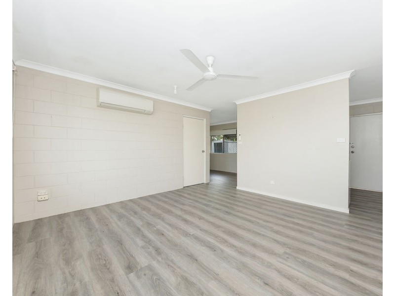 33 Banfield Drive, Mount Louisa QLD 4814