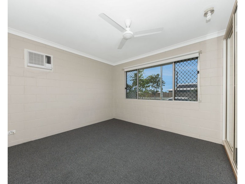 33 Banfield Drive, Mount Louisa QLD 4814