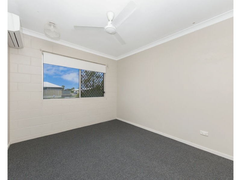 33 Banfield Drive, Mount Louisa QLD 4814