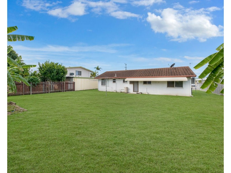 33 Banfield Drive, Mount Louisa QLD 4814