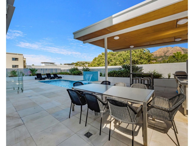 2/62 The Strand, North Ward QLD 4810