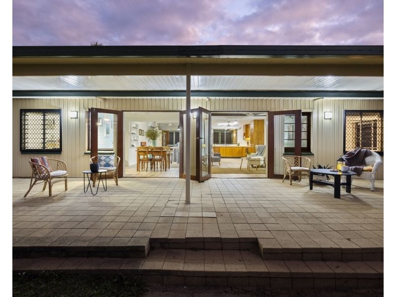 53 Cay Street, Saunders Beach QLD 4818