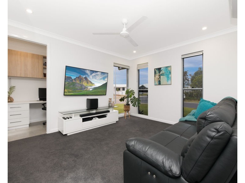 7 Windermere Loop, Burdell QLD 4818