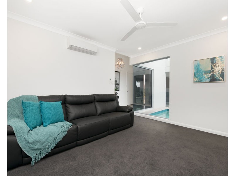 7 Windermere Loop, Burdell QLD 4818