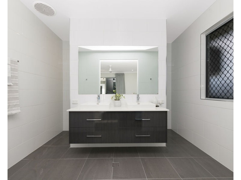 7 Windermere Loop, Burdell QLD 4818