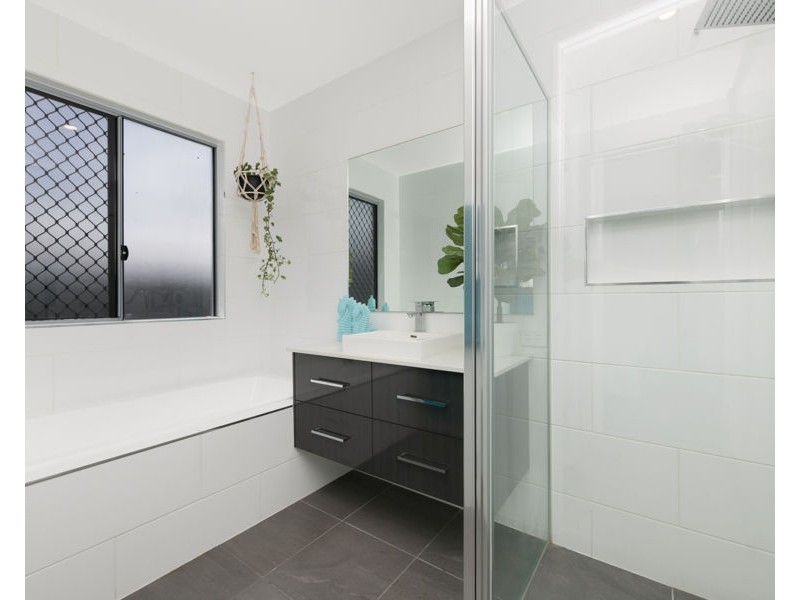 7 Windermere Loop, Burdell QLD 4818