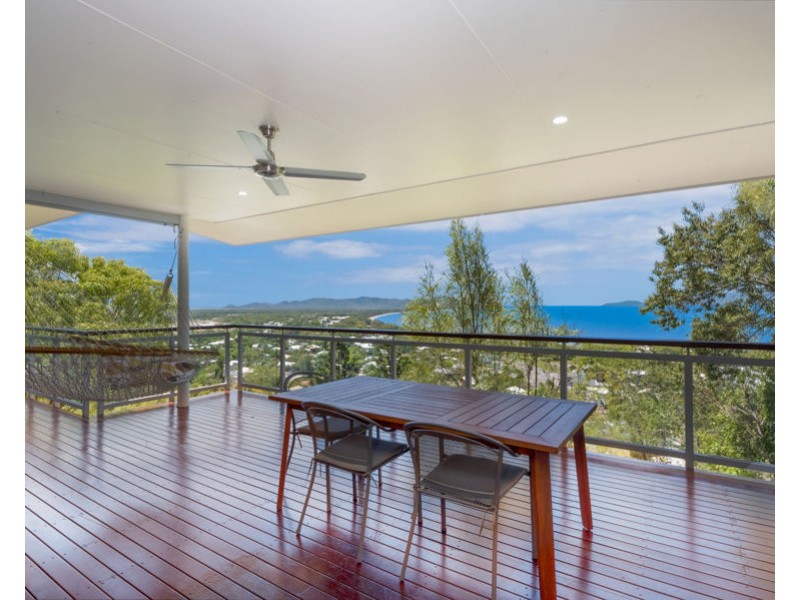4 Seaview Court, Castle Hill QLD 4810