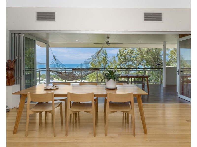 4 Seaview Court, Castle Hill QLD 4810