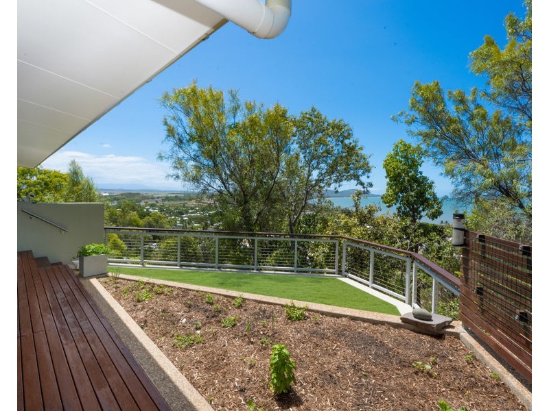4 Seaview Court, Castle Hill QLD 4810