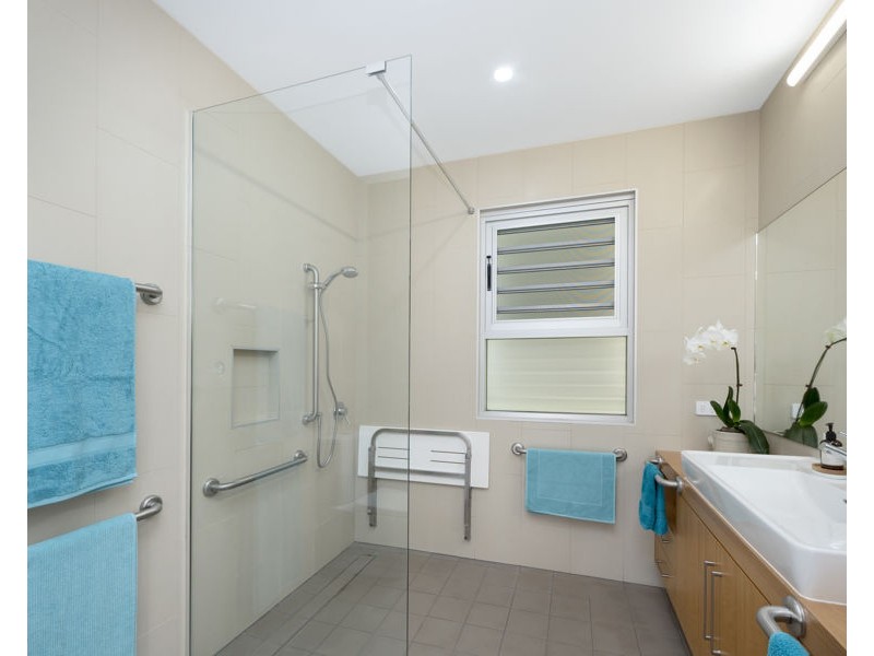 4 Seaview Court, Castle Hill QLD 4810