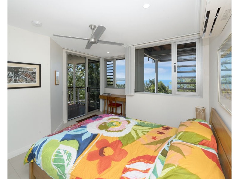 4 Seaview Court, Castle Hill QLD 4810