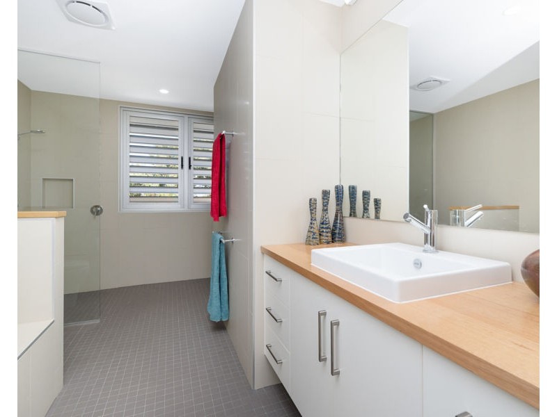 4 Seaview Court, Castle Hill QLD 4810