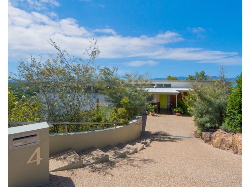 4 Seaview Court, Castle Hill QLD 4810