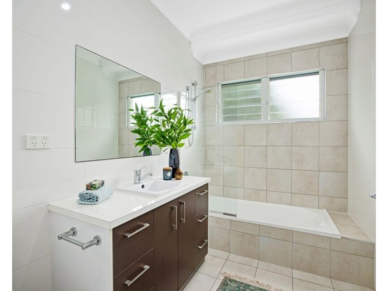 2/69A Cook Street, North Ward QLD 4810