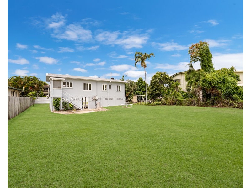 24 Roberts Street, Hermit Park QLD 4812