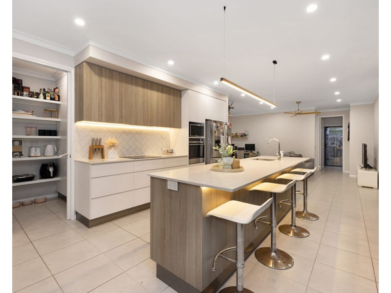 5 Kosciusko Way, Mount Louisa QLD 4814