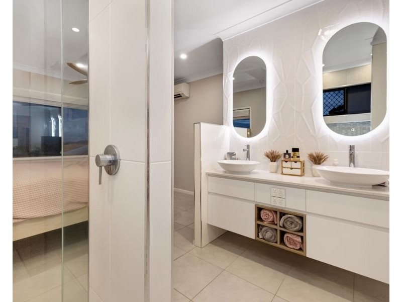 5 Kosciusko Way, Mount Louisa QLD 4814