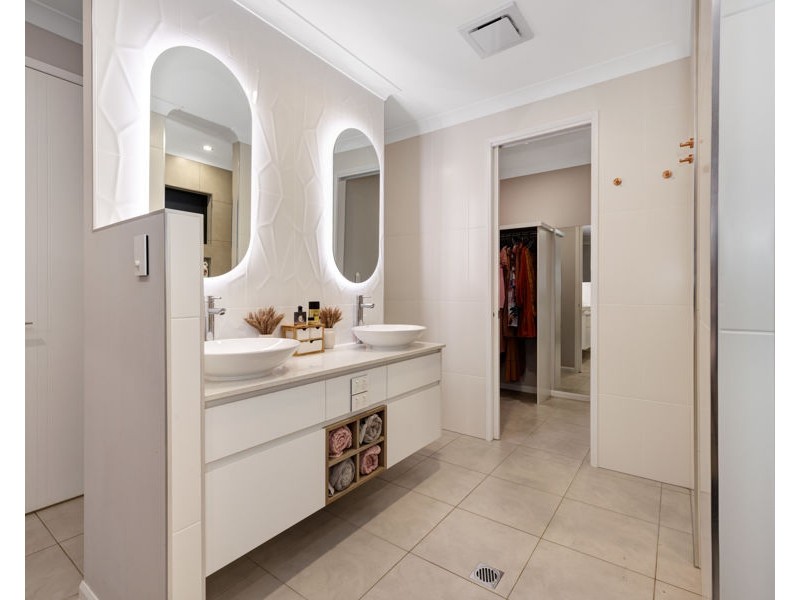 5 Kosciusko Way, Mount Louisa QLD 4814