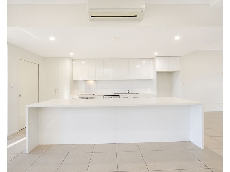 2/146 Eyre Street, North Ward QLD 4810