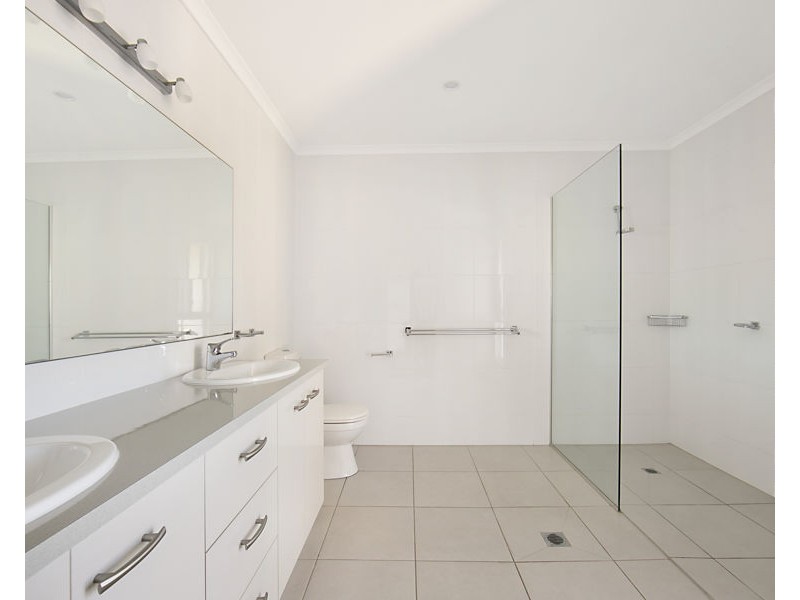 2/146 Eyre Street, North Ward QLD 4810