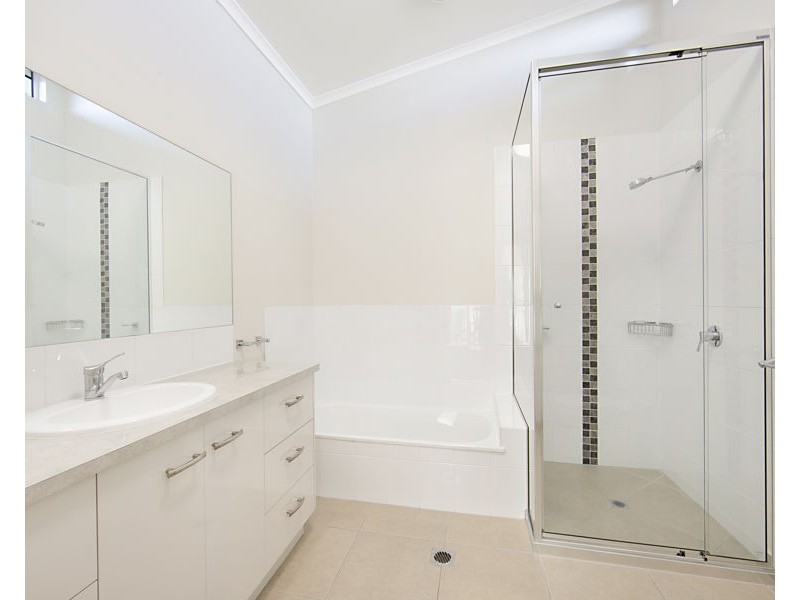 2/146 Eyre Street, North Ward QLD 4810