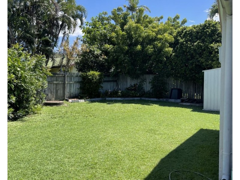 6 London Court, Mount Louisa QLD 4814