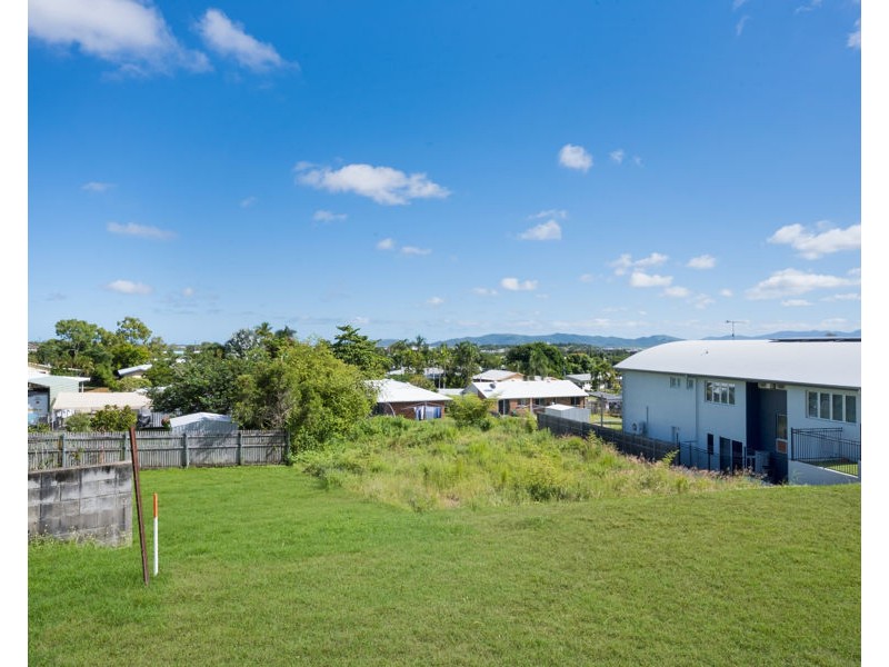 13 Glasgow Avenue, Mount Louisa QLD 4814