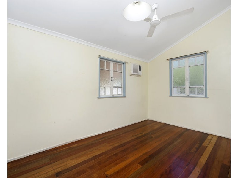 32 Goldring Street, Hermit Park QLD 4812