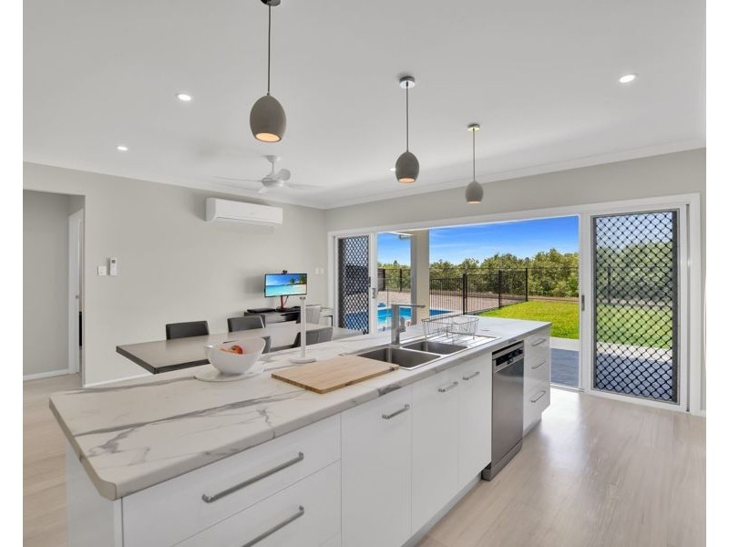 12 Dune Parade, Bushland Beach QLD 4818