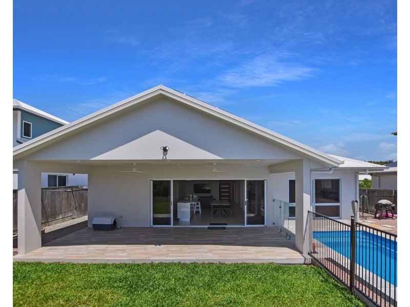 12 Dune Parade, Bushland Beach QLD 4818