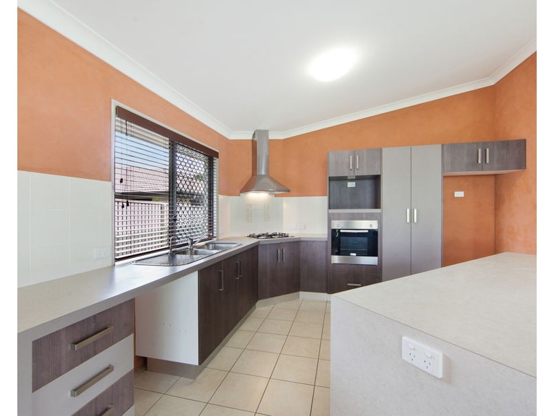 38 Dungurra Place, Bushland Beach QLD 4818