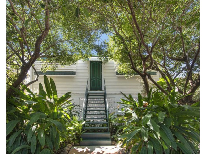 61 Tenth Avenue, Railway Estate QLD 4810
