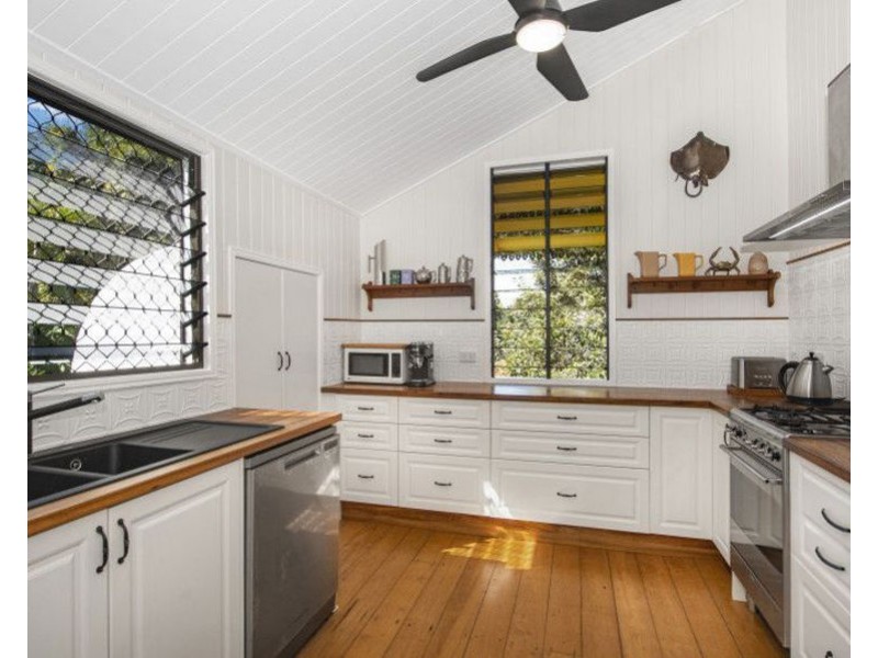 61 Tenth Avenue, Railway Estate QLD 4810