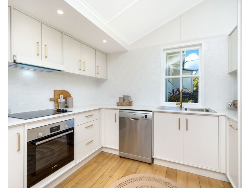 18 Shaw Street, West End QLD 4810