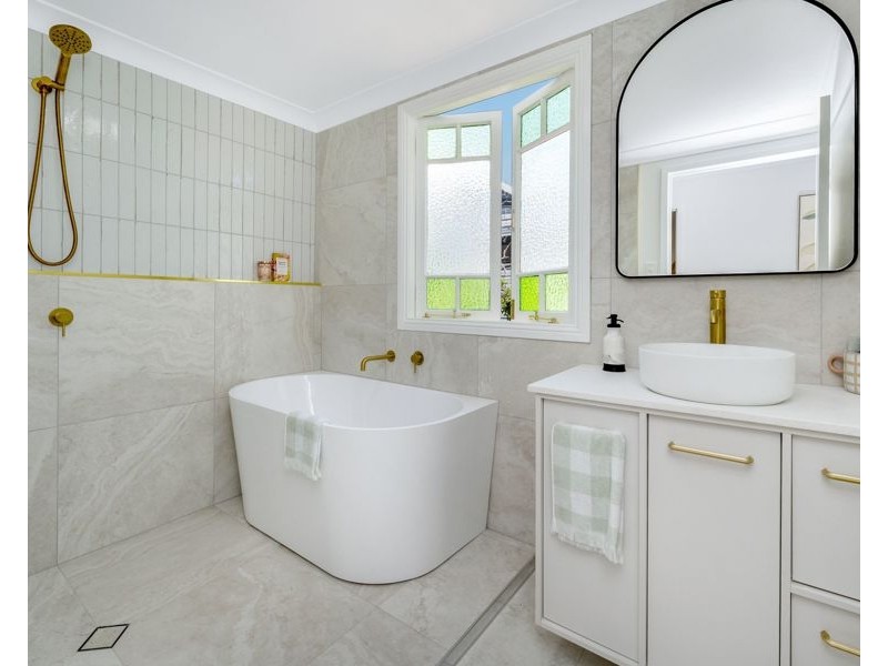 18 Shaw Street, West End QLD 4810