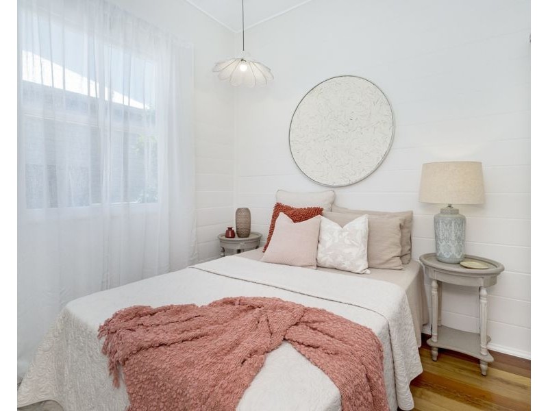 18 Shaw Street, West End QLD 4810