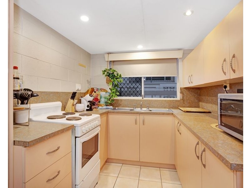 2/17 Kennedy Street, North Ward QLD 4810