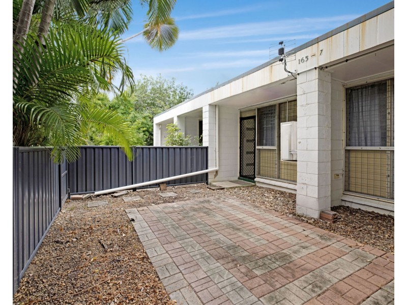 2/165 Harold Street, West End QLD 4810
