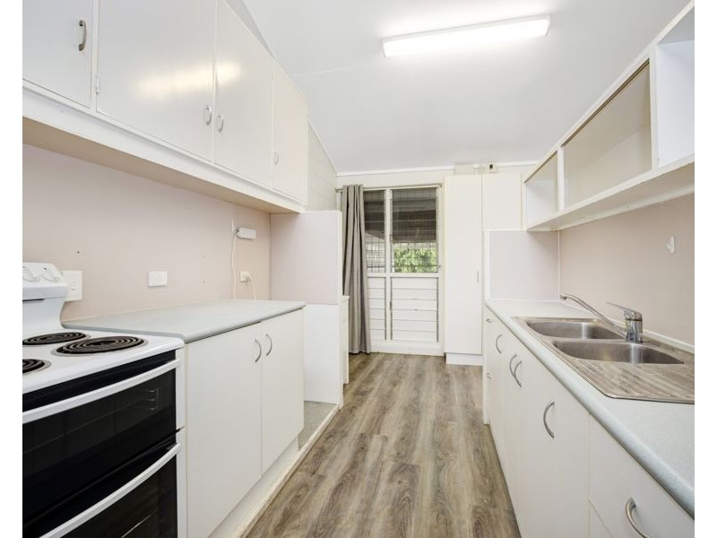 2/165 Harold Street, West End QLD 4810