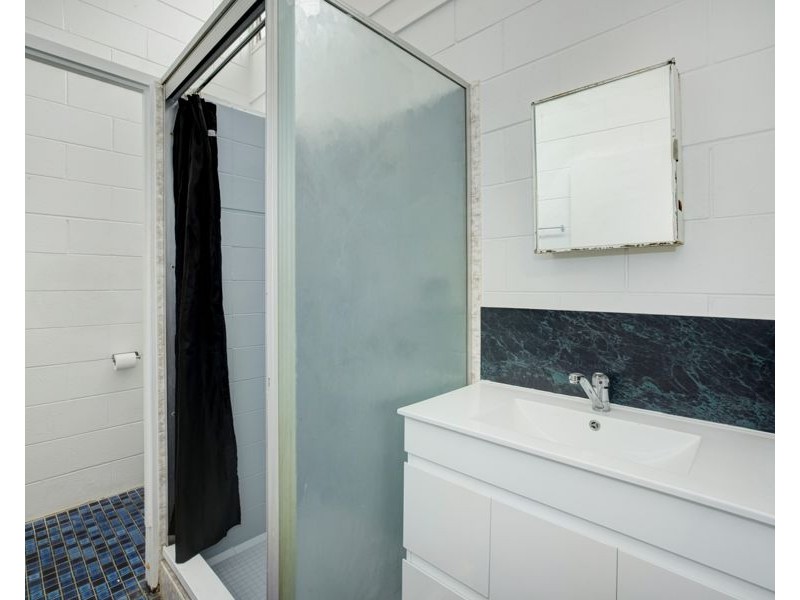 2/165 Harold Street, West End QLD 4810