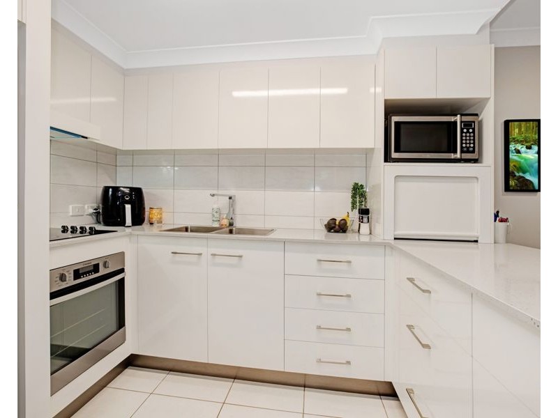 2/62-64 Bowen Road, Rosslea QLD 4812