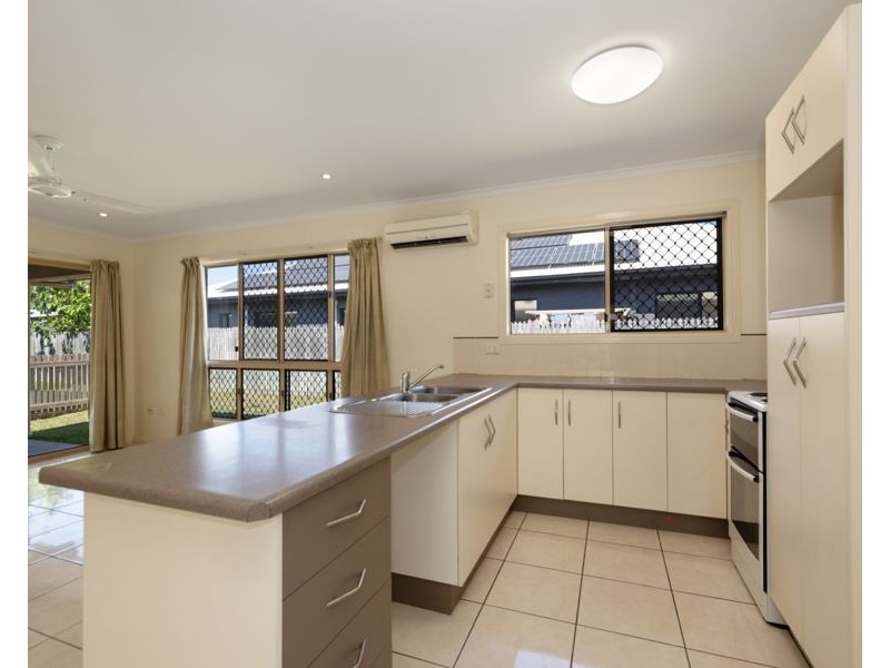 1/13 Moor Court, Kelso QLD 4815