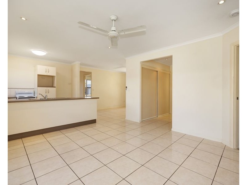 1/13 Moor Court, Kelso QLD 4815