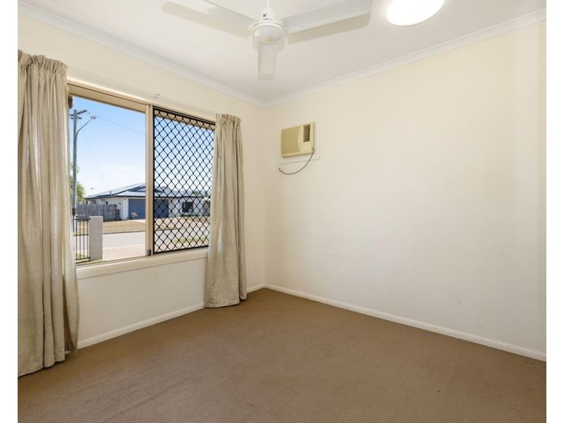 1/13 Moor Court, Kelso QLD 4815