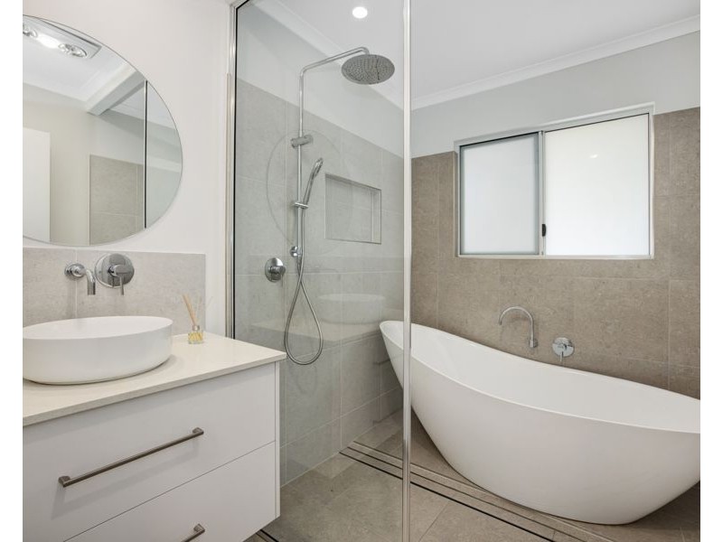 16 Pamela Court, Rasmussen QLD 4815