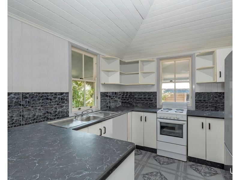 11 Harold Street, West End QLD 4810