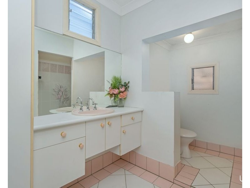 11 Harold Street, West End QLD 4810