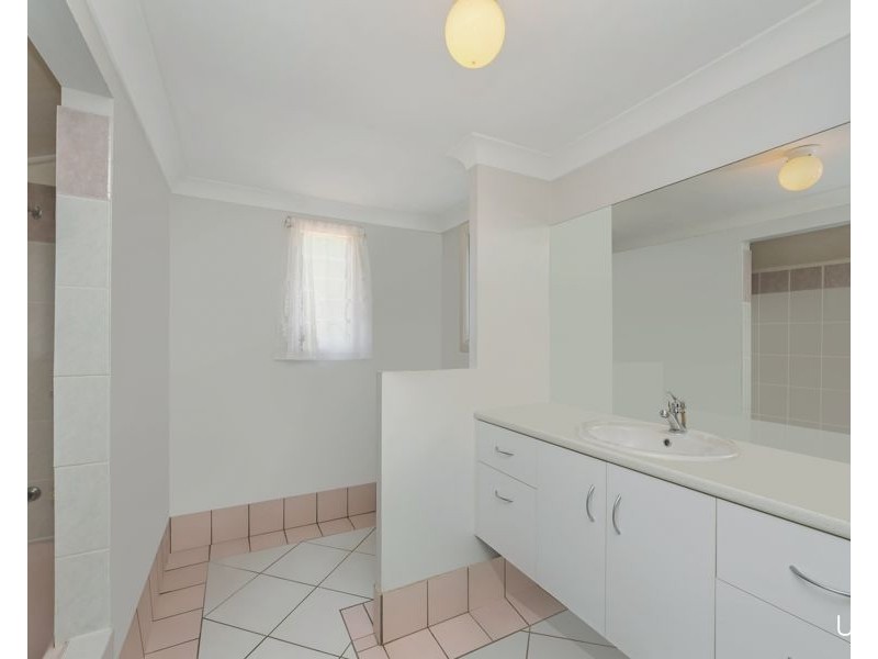 11 Harold Street, West End QLD 4810