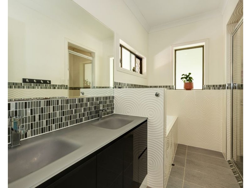 16 Kayleen Court, Burdell QLD 4818