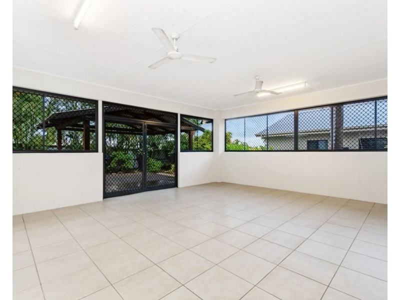 4 Dugong Court, Bushland Beach QLD 4818